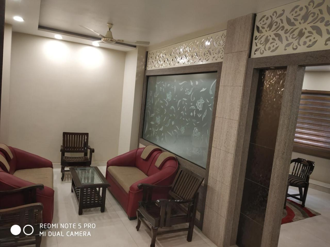 Hotel Aadesh Palace Varanasi Exterior photo
