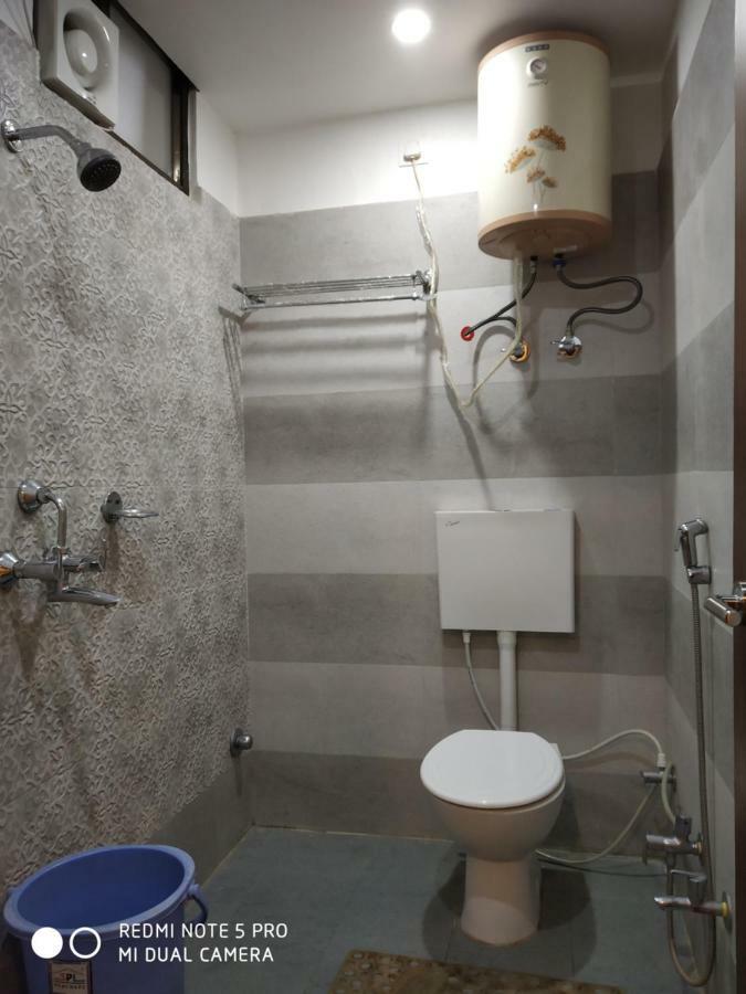 Hotel Aadesh Palace Varanasi Exterior photo