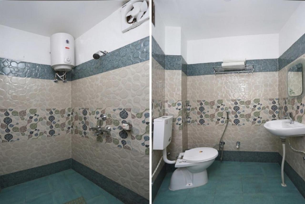 Hotel Aadesh Palace Varanasi Exterior photo